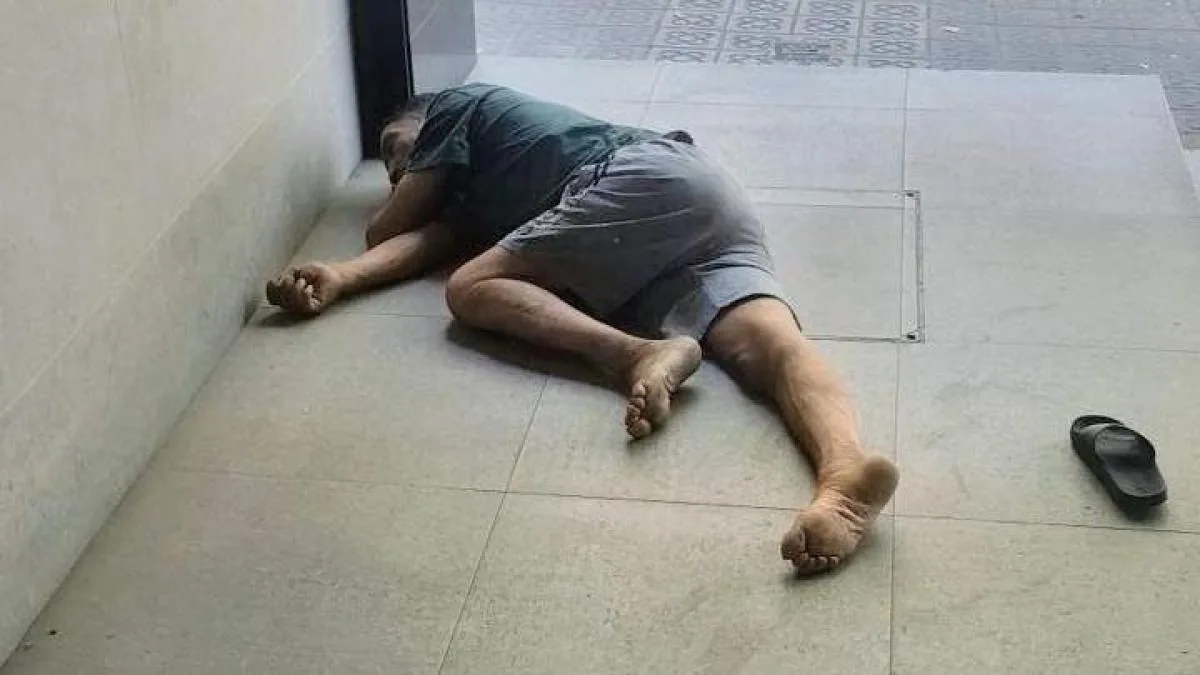 The comings and goings of drug addicts terrify the neighbors of a building on Muntaner Street in Barcelona