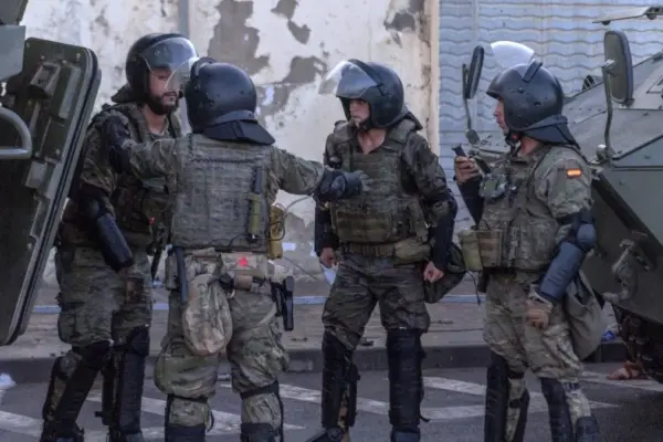 Defense cancels all permits for military personnel deployed in Ceuta due to the possibility of a new mass crossing