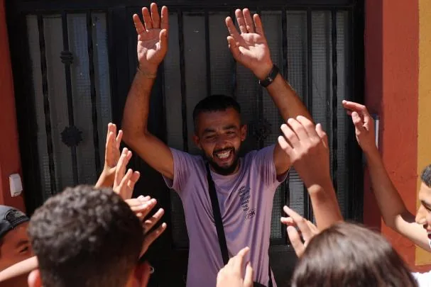 Ramza Moreno, citizen of Ceuta, tries to assist every day the youngest migrants who have entered Spanish territory