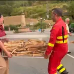 The fire in Las Peñas forces evacuation of Atarés and Anzánigo and suspension of railway traffic