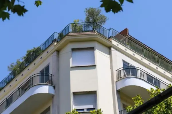 The PSOE requests an Assembly meeting for Ayuso to give explanations about her penthouse