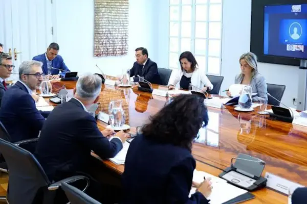 The Government seeks new spaces for migrants in Ceuta after the escalation of violence