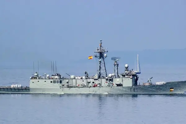The Navy strengthens its deployment in Ceuta with two frigates and the Police send more riot officers