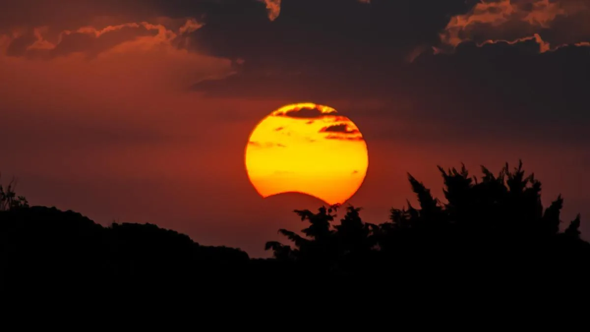 From the great eclipse to the midnight sun: phenomena that invite you to pack your bags