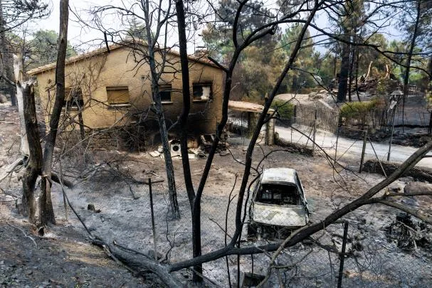 Burned houses in the Calas del Burgillo urbanization, in the province of Madrid