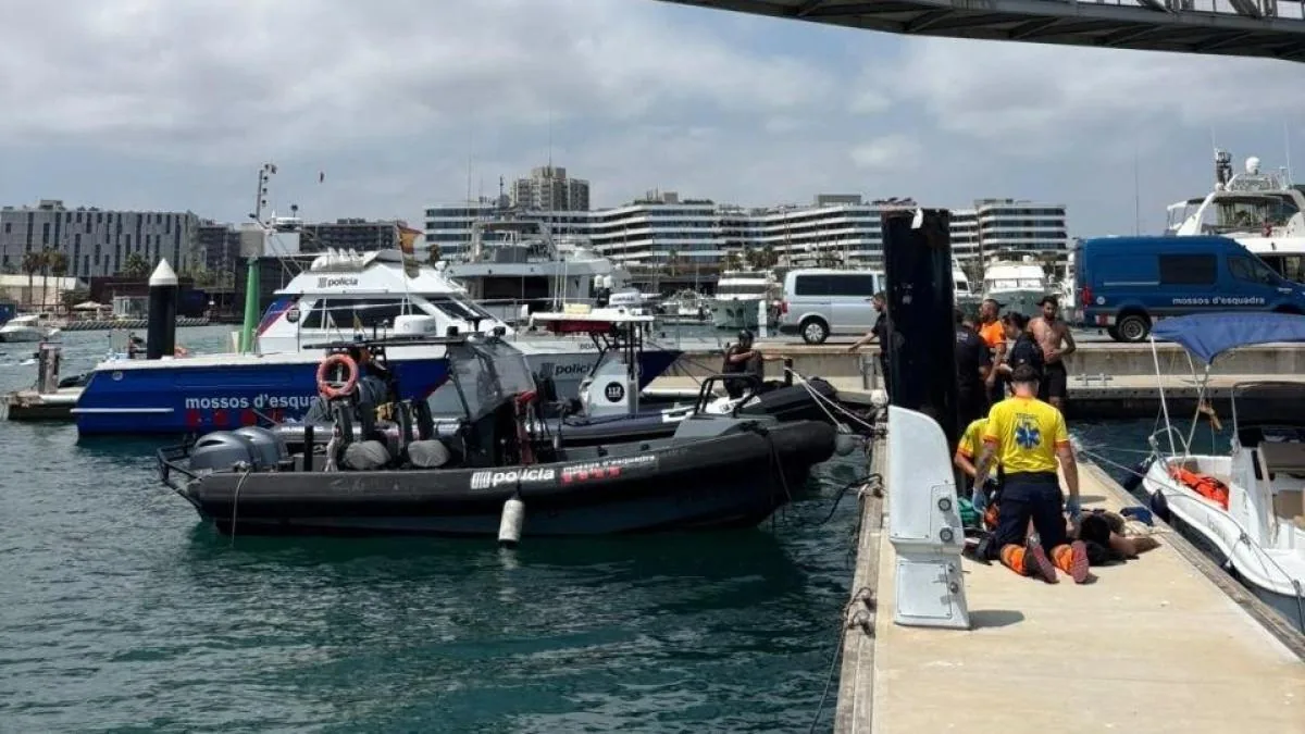 One seriously injured after falling from a boat on the coast of Barcelona