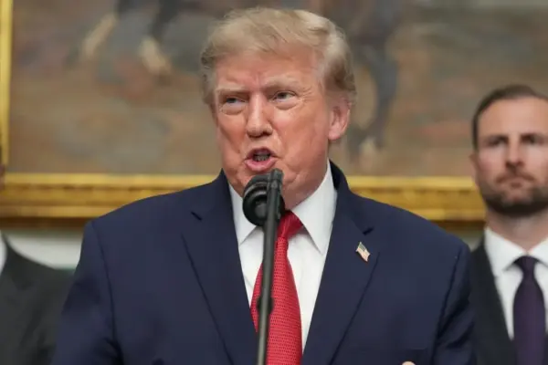 Trump announces an "economic war" against Iran and threatens countries that negotiate with the regime
