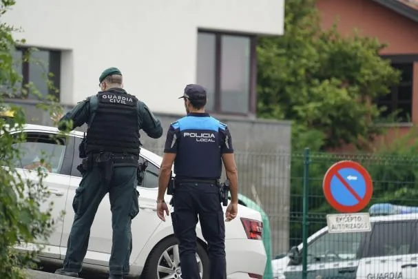 The Civil Guard officer who on Wednesday killed his ex-partner, also a member of the force, died as a result of the shots he received.