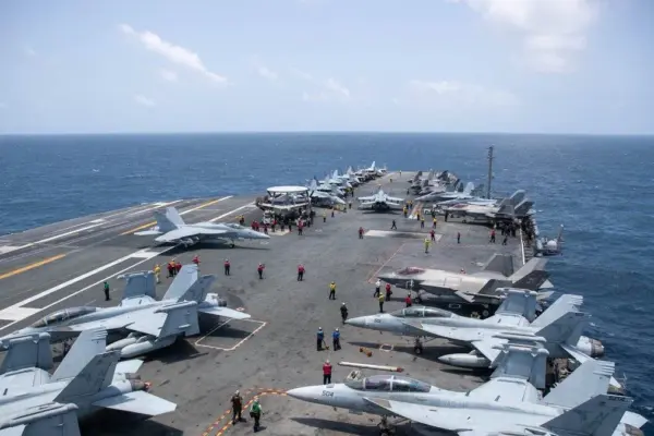 The Pentagon withdraws the aircraft carrier from the Persian Gulf where a deterioration in living conditions was reported
