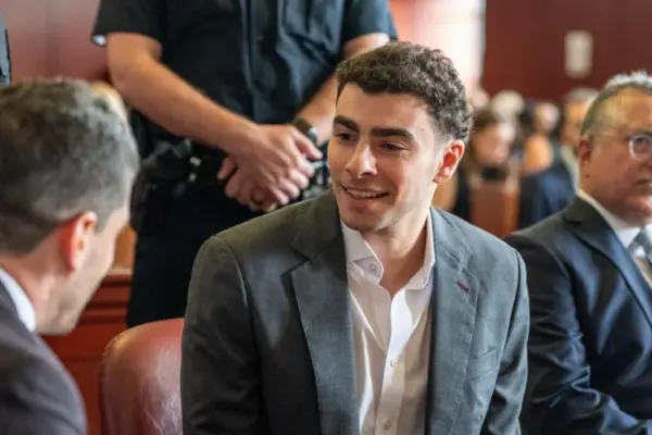 Mangione confesses that he opened fire and killed the head of the largest insurance company in the U.S.