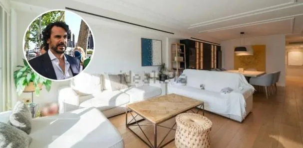 This is the living room of the home where Isabel Díaz Ayuso and Alberto González live