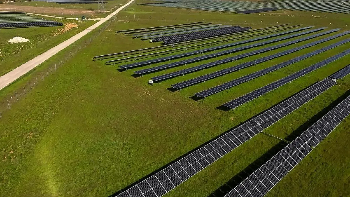 The saturation of the electrical grid threatens photovoltaic businesses