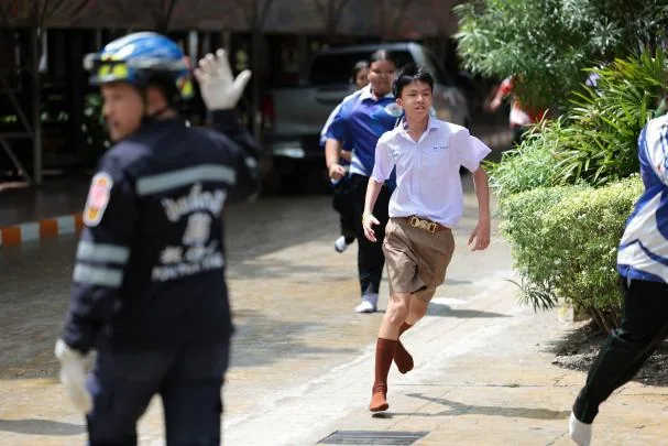 Evacuation of students at the school of the shooting.