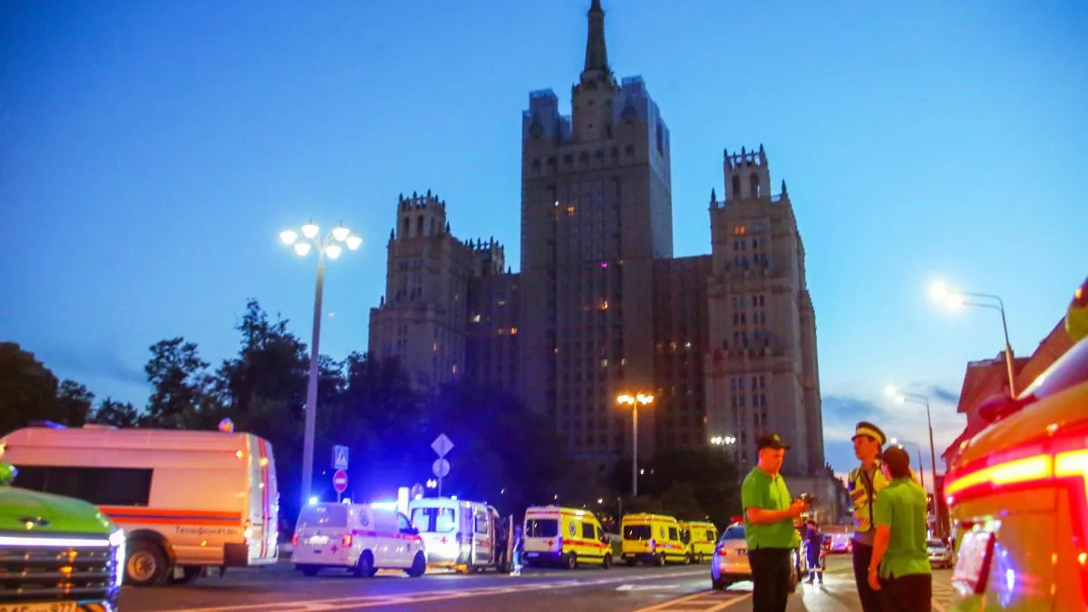 An explosion in a Moscow restaurant leaves 3 dead and 21 injured