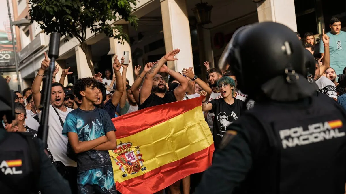 Alvise, Vito Quiles and Núcleo Nacional encounter counter-demonstrations by citizens of Moroccan origin in Ceuta