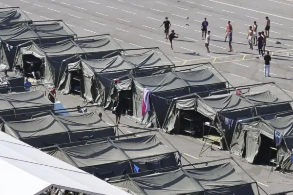 The Government will respect Ceuta's powers but will manage the available spaces to accommodate immigrants