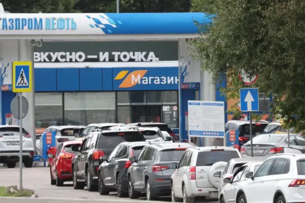Long queues and supply restrictions in Moscow in the second wave of the gasoline crisis