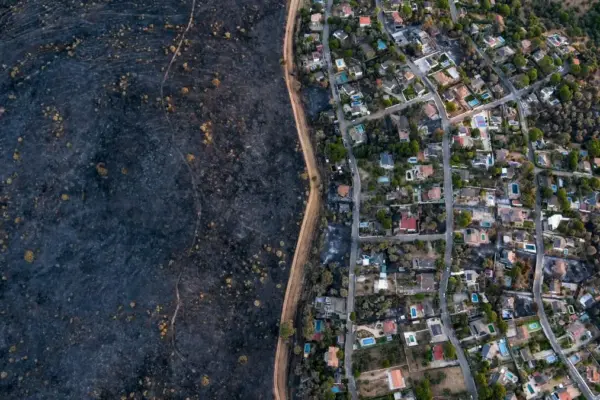 The fires give a break: those in Zamora and Madrid stabilized, while firefighters cool the burned area in Vall d'Uixó
