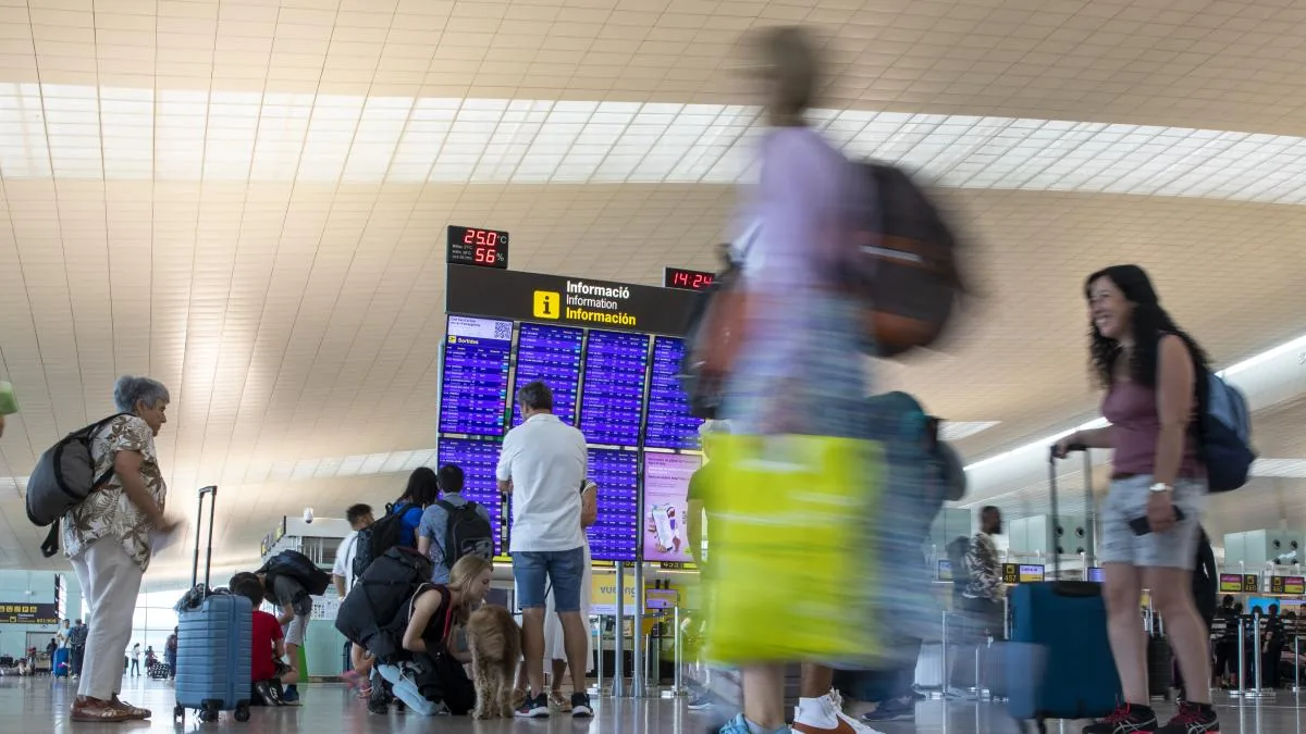 Airlines tighten carry-on baggage control during boarding