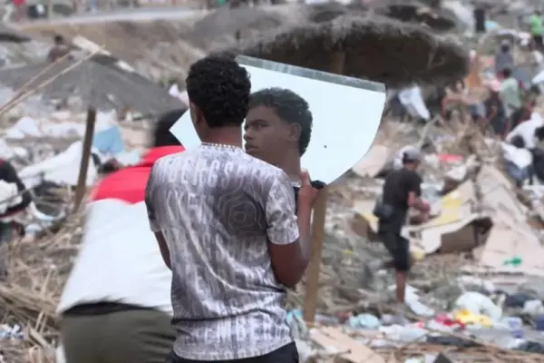 More than a thousand migrants are evicted again from El Trampolín beach in Ceuta