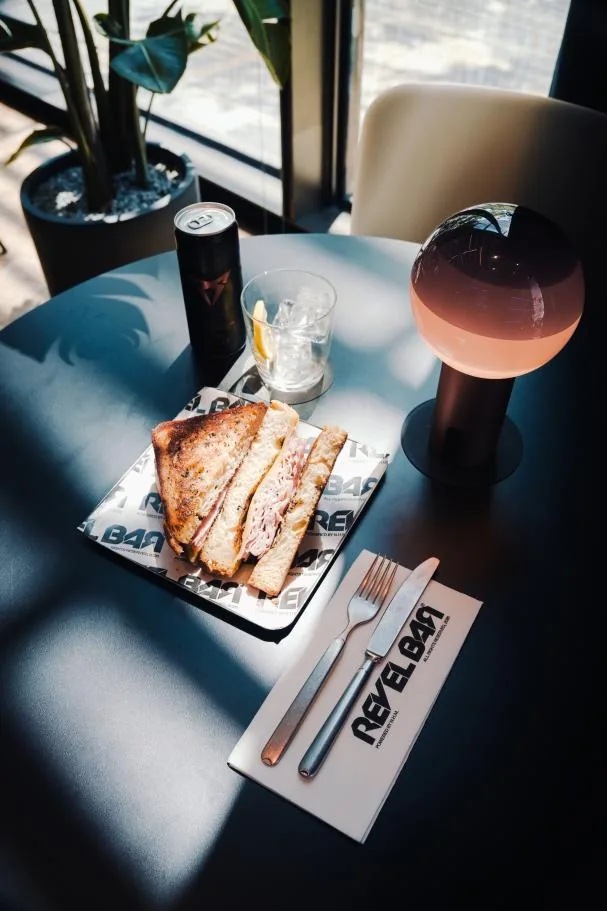 Gastronomic proposal of REV EL BAR, at CASA CUPRA Raval