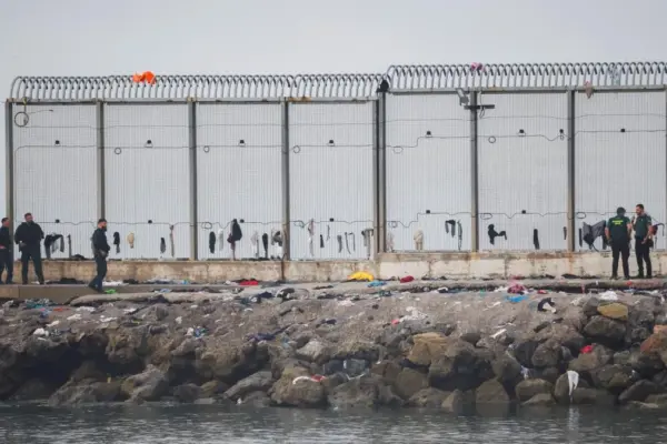 The Tetuán Prosecutor's Office is prosecuting 25 people for organizing the migrant rush that crossed into Ceuta