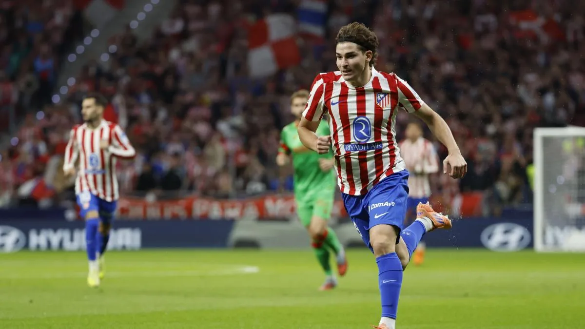 Deco travels to Madrid to try to boost the signing of Julián Álvarez