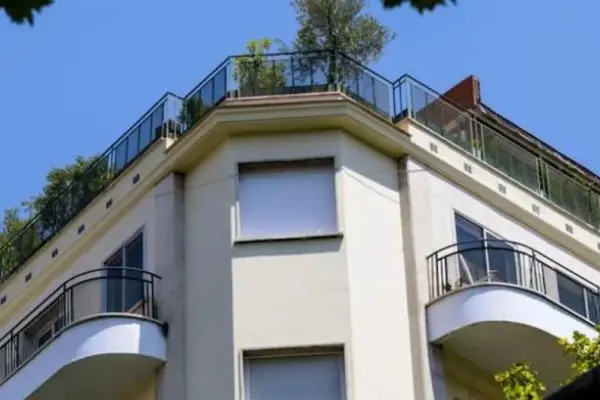 The Ayuso Government looked for an apartment with a “large terrace” before justifying the penthouse as an office