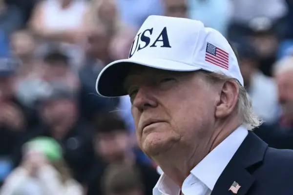 Trump criticizes the “negative forces” that raise concerns about the advancement of AI