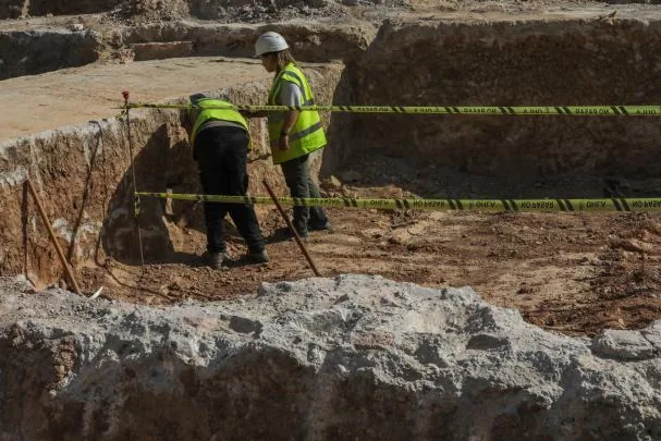 La intervención arqueológica se realiza en el marco de las obras de construcción del nuevo instituto escuela Cal Maiol en el recinto de Can Batlló
