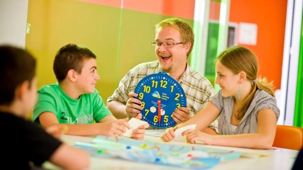 Schools and institutes remain uncertain about the arrival of English assistants this school year