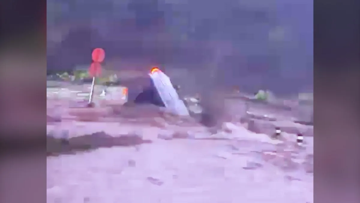 The moment when the stream swallows the car of the man who died in Olivella during the storm