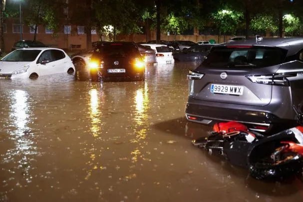 La tromba de agua provocó el colapso en la metrópoli de Valencia con varias poblaciones como Torrent con inundaciones