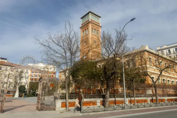 Students of Casa Árabe request a meeting with Almeida to avoid eviction from the building