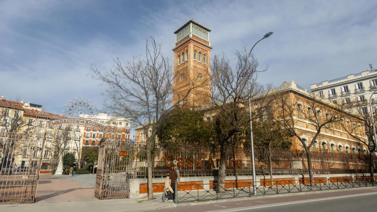 Students of Casa Árabe request a meeting with Almeida to avoid eviction from the building