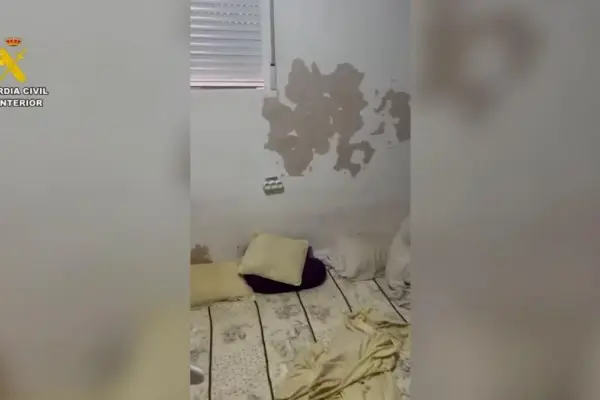 Dismantled in the very center of Ceuta a patera flat with 25 immigrants “in poor sanitary conditions”