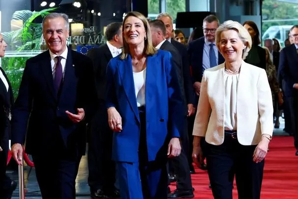 The President of the Parliament, Roberta Metsola, and the President of the Commission, Ursula Von der Leyen, receive Mark Carney, Prime Minister of Canada, at the Eurochamber headquarters in Strasbourg