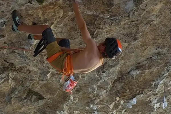 The Chilean Leo Cea, 13 years old, makes history in climbing by completing a 9a+
