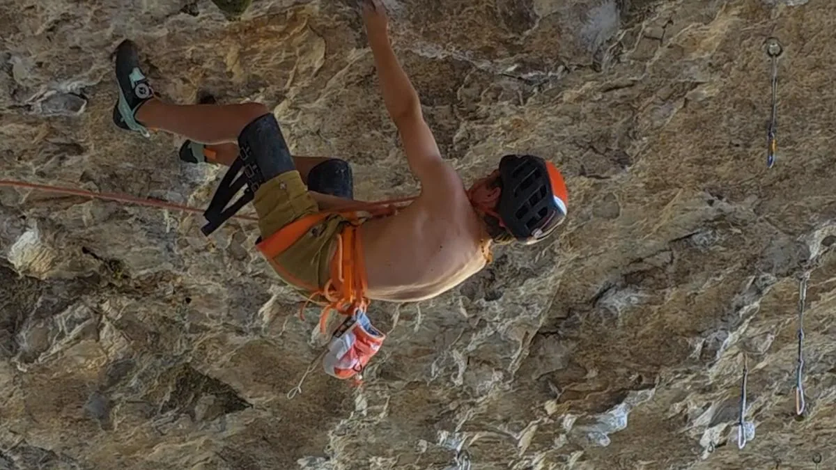 The Chilean Leo Cea, 13 years old, makes history in climbing by completing a 9a+
