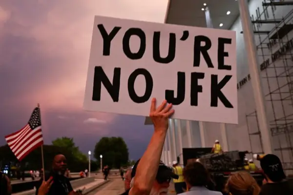 Trump closes the Kennedy Center until the court allows him to put his name on the facade