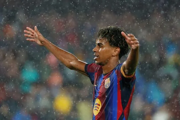 Lamine Yamal encontró el premio del gol en la recta final del partido en el Camp Nou