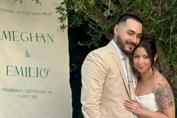 The Mossos save the wedding of an American couple after the theft of the dress, the suit, and the rings