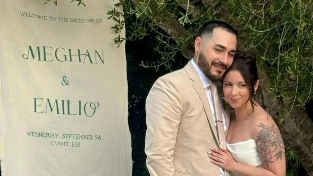 The Mossos save the wedding of an American couple after the theft of the dress, the suit, and the rings