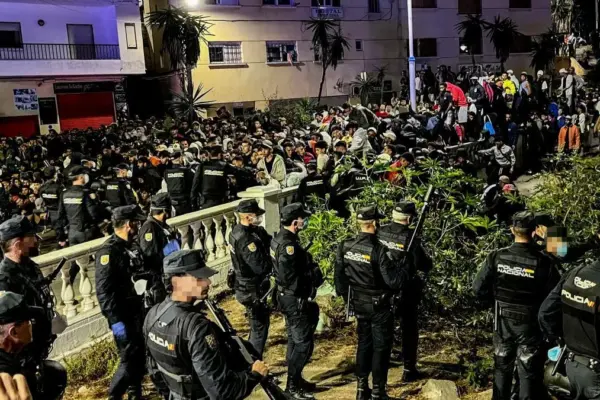 The Government attributes a "call effect" to the legal dispute in the camp at the port of Ceuta