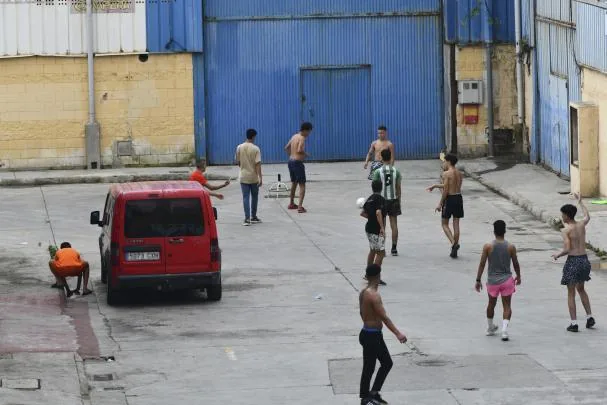 Minors in the Tarala warehouses
