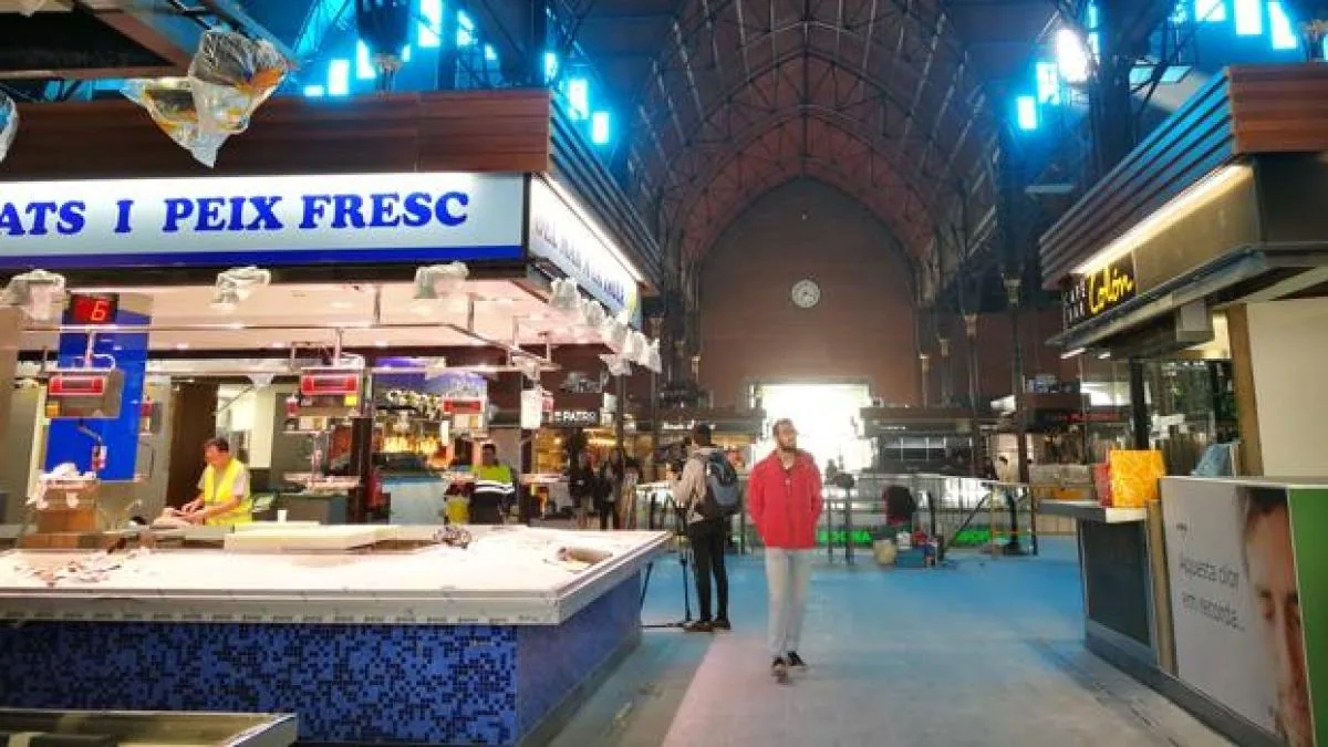 A worker dies and another is injured while cleaning a septic tank at the Mercat Central de Tarragona