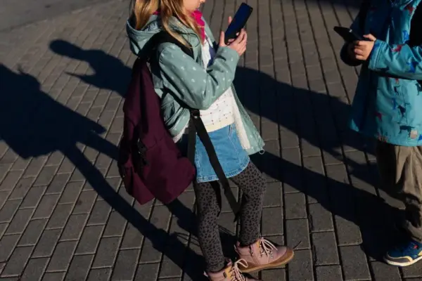 The EU proposes limiting social media access to one hour a day for minors aged 13 to 15 years