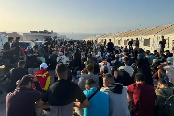 The Government transfers migrants who were still sleeping on the street in Ceuta to 864 new reception places