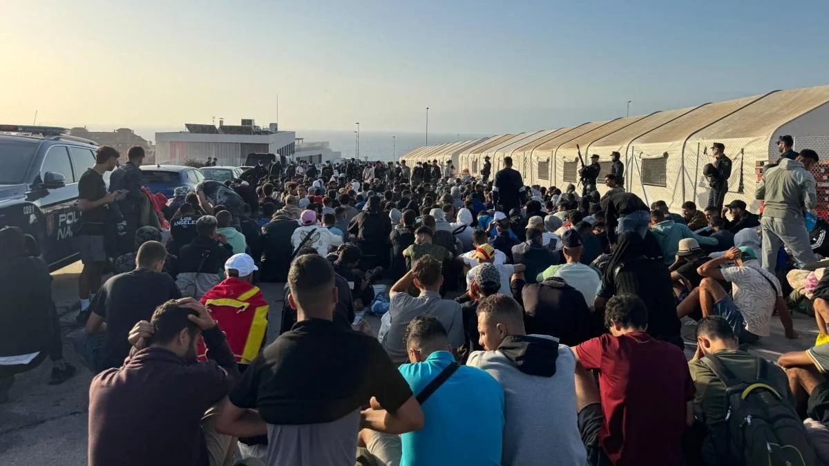 The Government transfers migrants who were still sleeping on the street in Ceuta to 864 new reception places