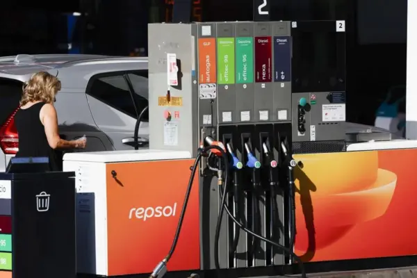 The price of gasoline hits another annual high and has already risen 30% since June, to 1.86 euros per liter